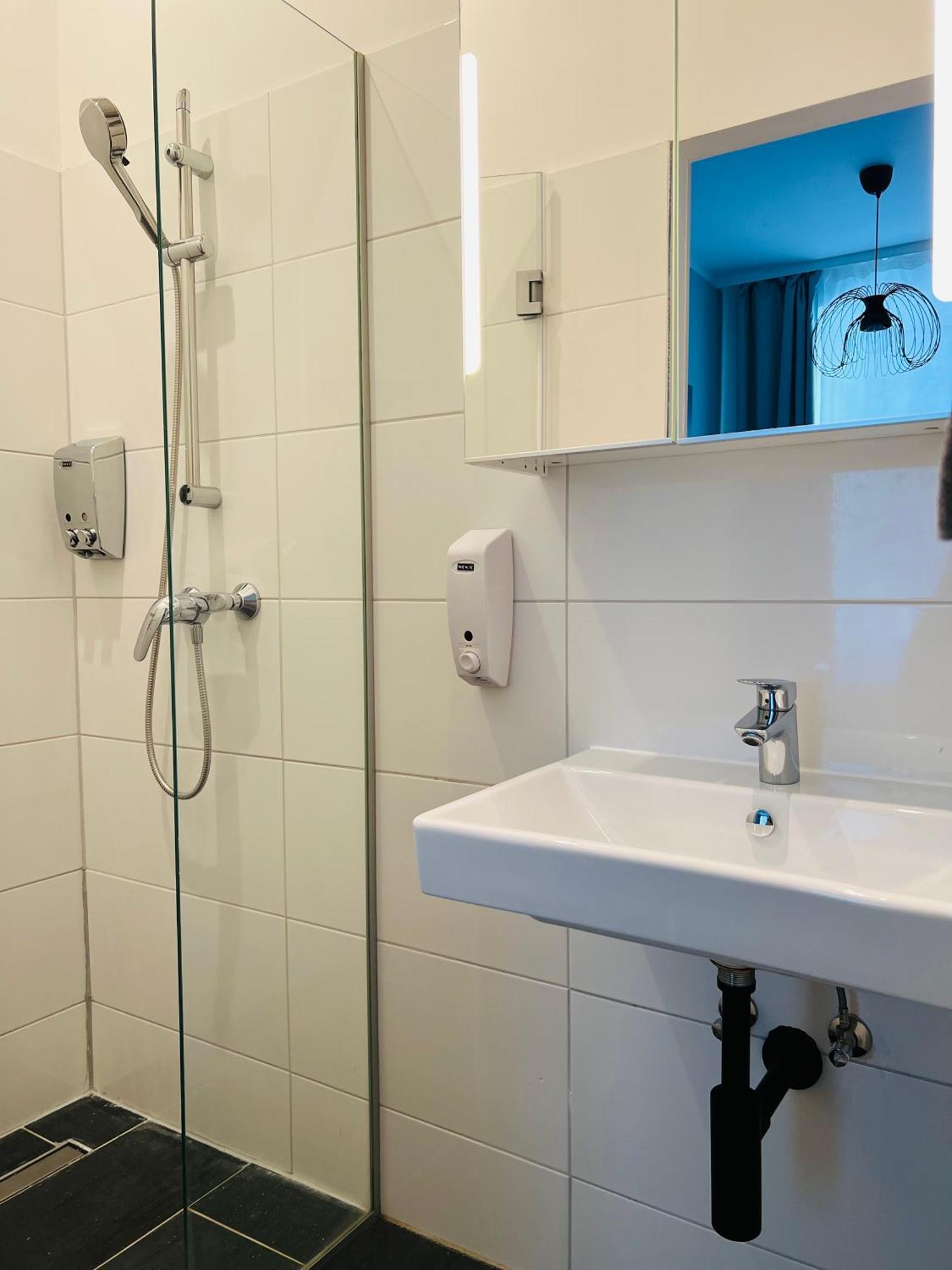 Modernes Kleines *
